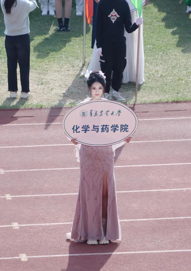 Nữ sinh đại diện Học viện Dược - Hóa học