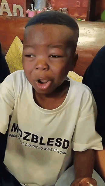 Kem ngon nhức nách nhưng biểu cảm của Lôi con thì có gì đó sai sai