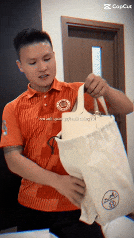 Quang Hải mua tặng Chu Thanh Huyền chiếc túi Hermes giá hơn 100 triệu đồng