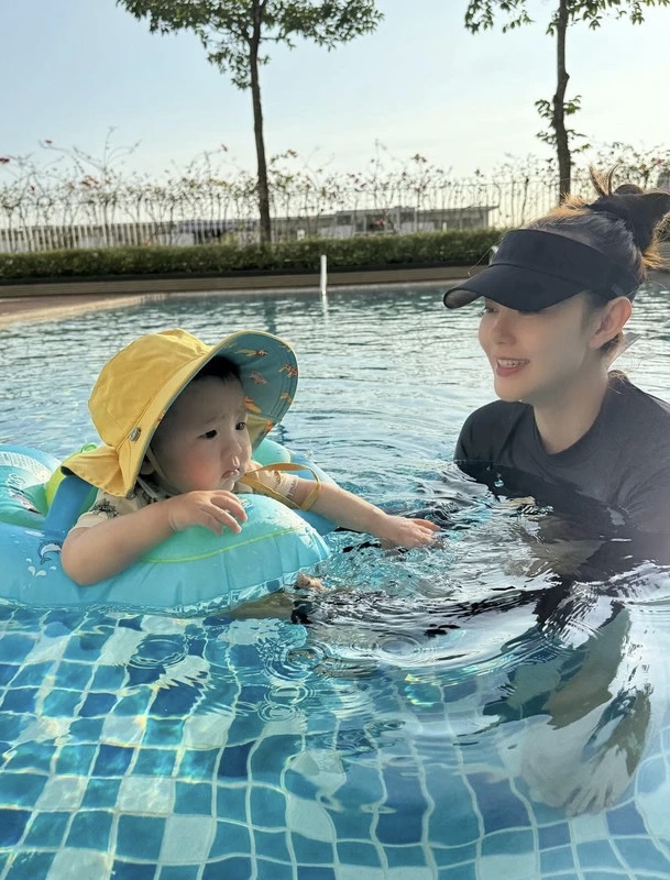 Thời gian qua, cô thường xuyên chia sẻ khoảnh khắc bên con trai trên mạng xã hội