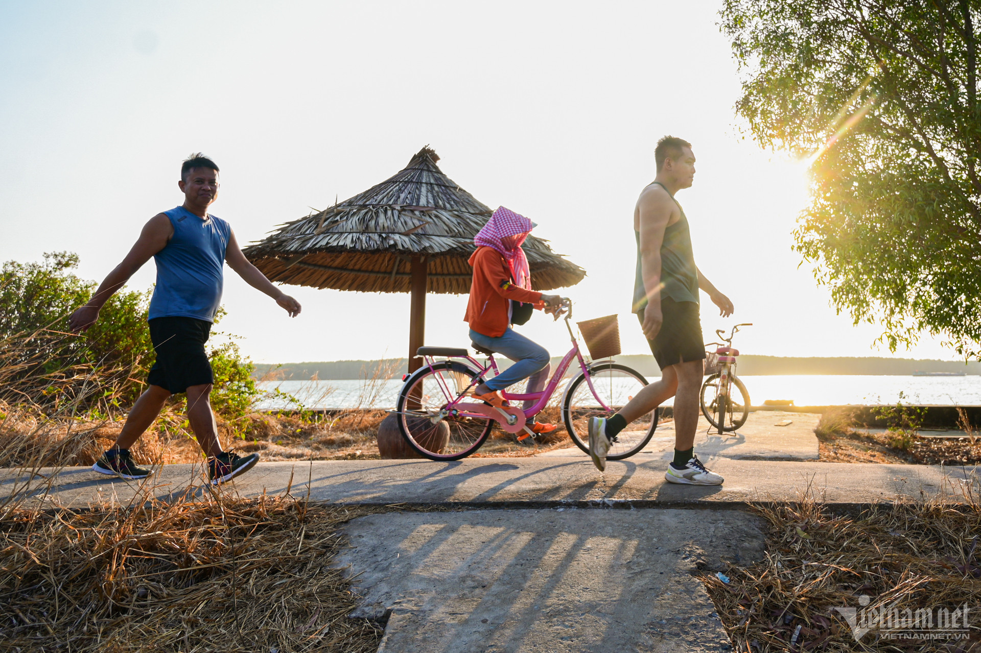 Cuộc sống yên bình ở ấp đảo Thiềng Liềng trên đảo Thạnh An. Ảnh: Nguyễn Huế