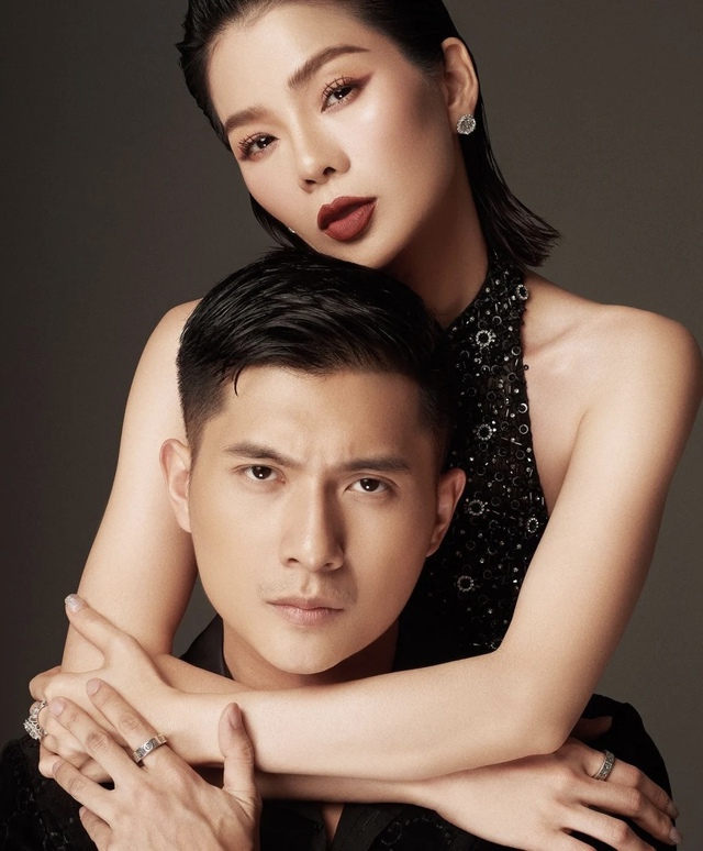 Hiện tại, nữ ca sĩ 8x đang có mối tình đẹp với tình trẻ kém tuổi Lâm Bảo Châu