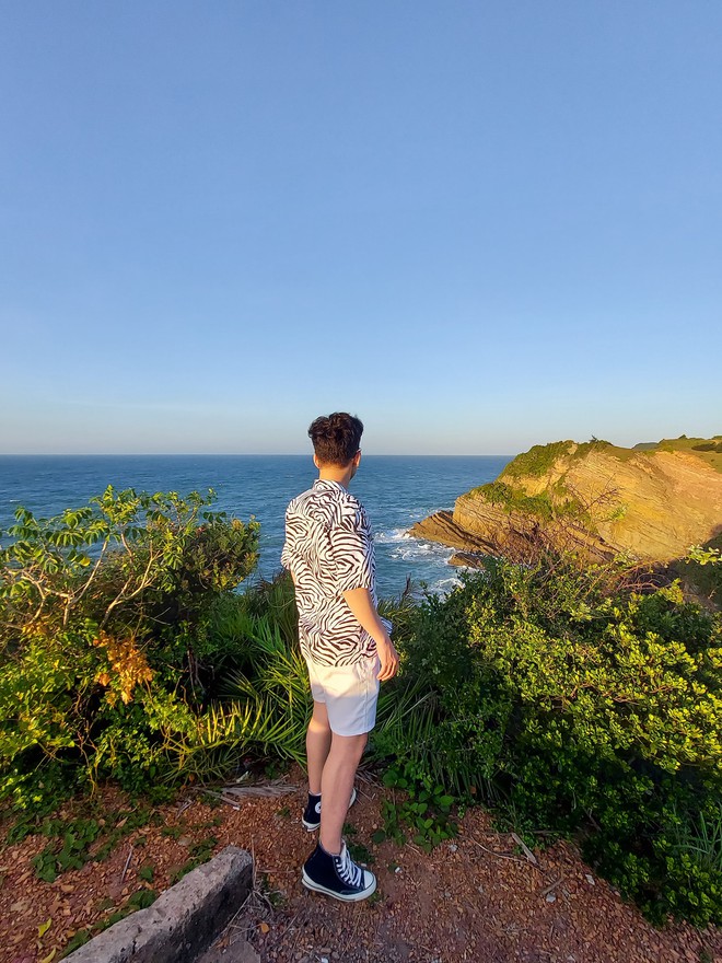 Cảnh bình minh cực đẹp ở bãi đá Móng Rồng được du khách ghi lại (Ảnh Nguyễn Minh Đức)