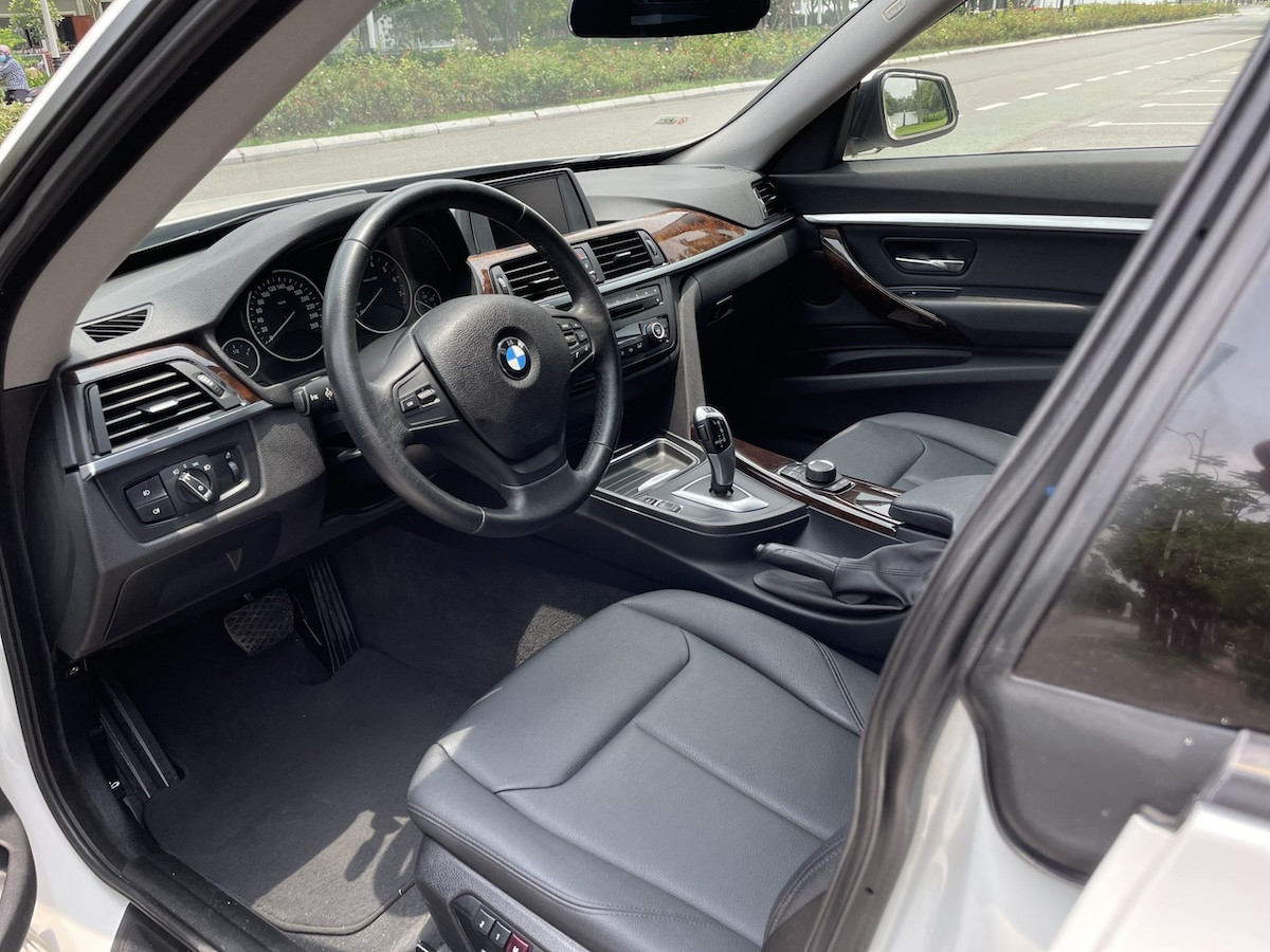 Nội thất xe bị đánh giá kém sang. Ảnh: TungAnhAuto