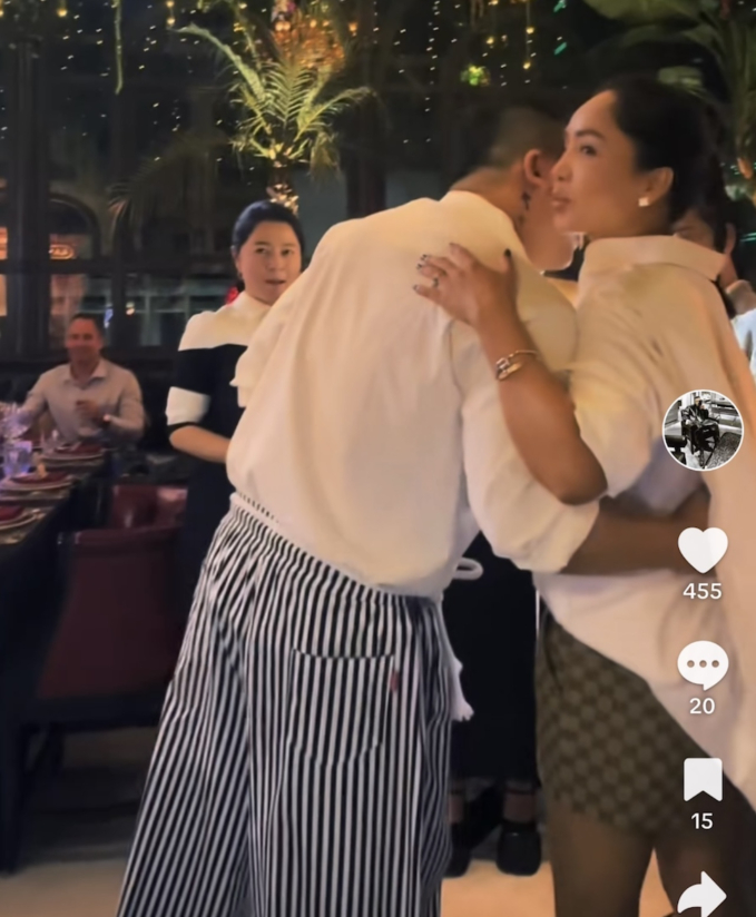 Vũ Khắc Tiệp chia sẻ đoạn video đi ăn uống, vui chơi cùng với người bạn thân thiết