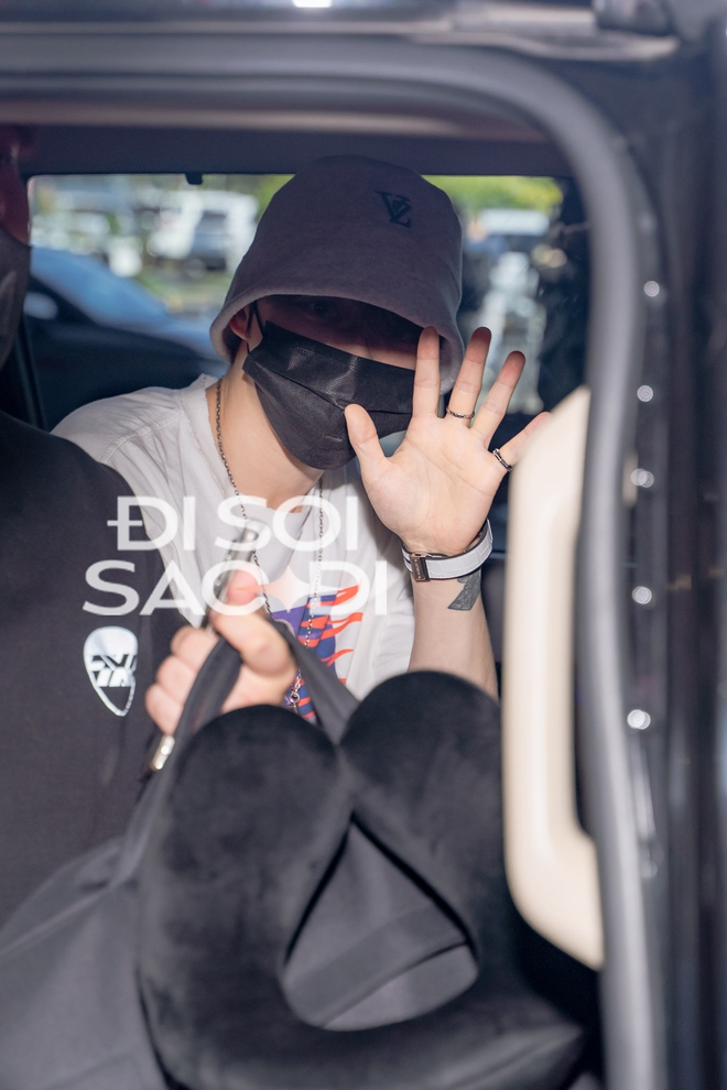 Fan nào cũng có phần, liên tục được Kim Jae Joong tương tác và chào hỏi