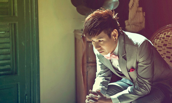 Bước vào sự nghiệp ca hát từ năm 1993, nhưng tên tuổi của anh mới thực sự bật lên nhờ ca khúc 