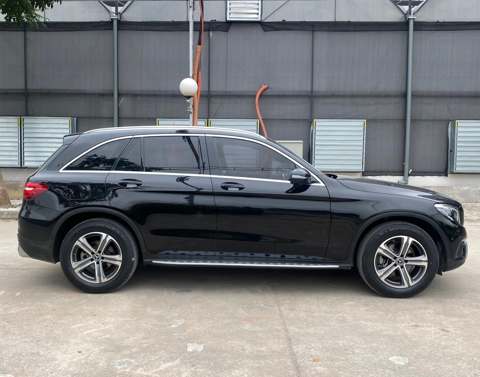 Mercedes-Benz GLC 200 đời 2018 giá dưới 1 tỷ đồng trên thị trường xe cũ. Ảnh: Khoxehoi