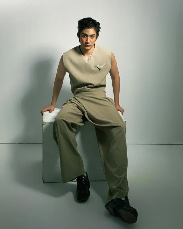 Anh sở hữu diện mạo điển trai cùng chiều cao ấn tượng