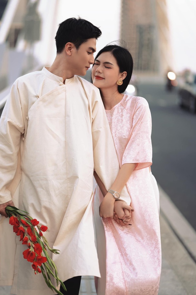 Bạn trai Ngọc Trinh tên đầy đủ là Nguyễn Hoàng Thiên Tây. Anh theo học tại Trường Đại học Sân khấu Điện ảnh TP.HCM và hiện là diễn viên