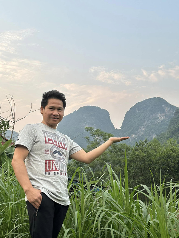 Trước khi trở thành giọng hát vàng trong làng nhạc đỏ, Trọng Tấn từng có ý định thi ĐH Kiến trúc. Lúc này, một người anh đang học ở Nhạc viện về chơi, thấy Trọng Tấn chơi đàn và hát nên khuyên anh đi thi Nhạc viện Hà Nội (giờ là Học viện Âm nhạc Quốc gia). Đây cũng chính là bước ngoặt giúp Trọng Tấn gặt hái được những thành công rực rỡ về sau.