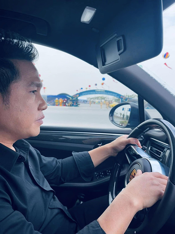 Chính nhờ tài năng cùng sự nỗ lực không ngừng nên Trọng Tấn giờ mới có cuộc sống vạn người mơ ước với xe sang, nhà đẹp.