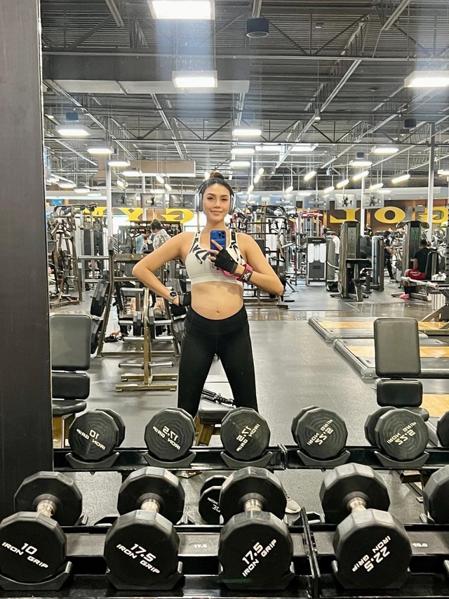 Nữ siêu mẫu còn đưa ra lưu ý nhỏ cho các mẹ bầu cần luyện tập vừa với sức khoẻ của mình