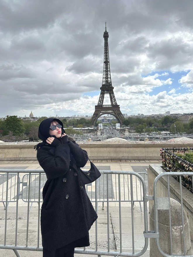 Thiều Bảo Trâm thoải mái check in chung địa điểm, khoe được 