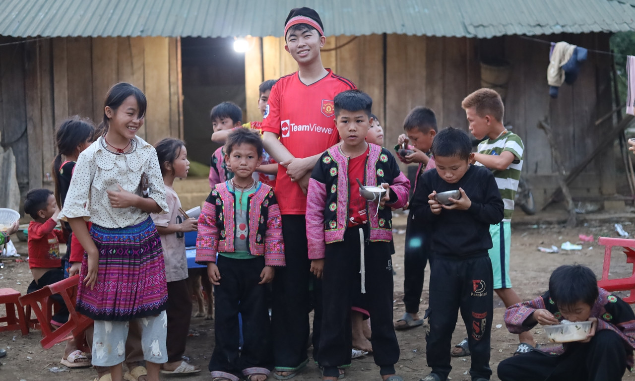 Khi có thể tự lo cho mình, Ngọc quyết định thành lập quỹ Bữa ăn cho em. Ảnh: Nhân vật cung cấp