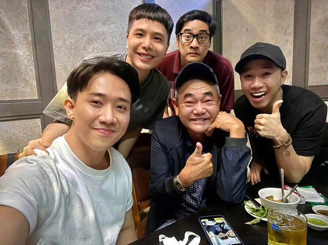 NSND Việt Anh là nam diễn viên, đạo diễn sân khấu, biên kịch gạo cội. Ông còn là thầy của nhiều nghệ sĩ nổi tiếng