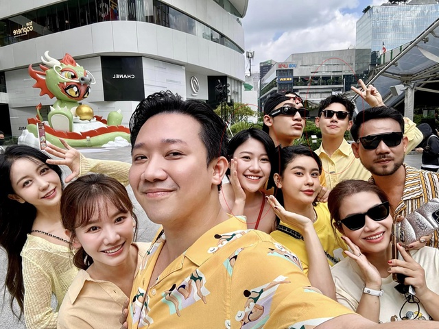 Lần gần nhất cả hai cùng xuất hiện là trong chuyến du lịch hội bạn tại Thái Lan cách đây hơn 2 tháng