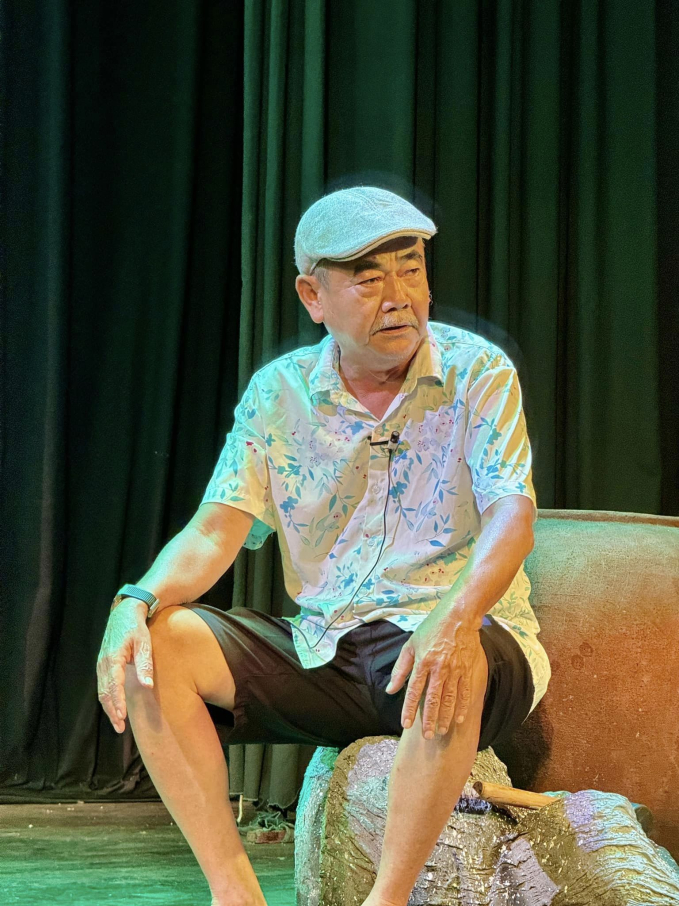 NSND Việt Anh vẫn đang là tâm điểm gây tranh cãi sau bài đăng 