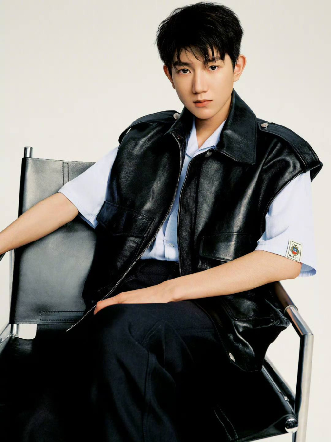 Scandal hút thuốc trái phép khiến Vương Nguyên sụp đổ hình ảnh thanh niên gương mẫu trong mắt công chúng