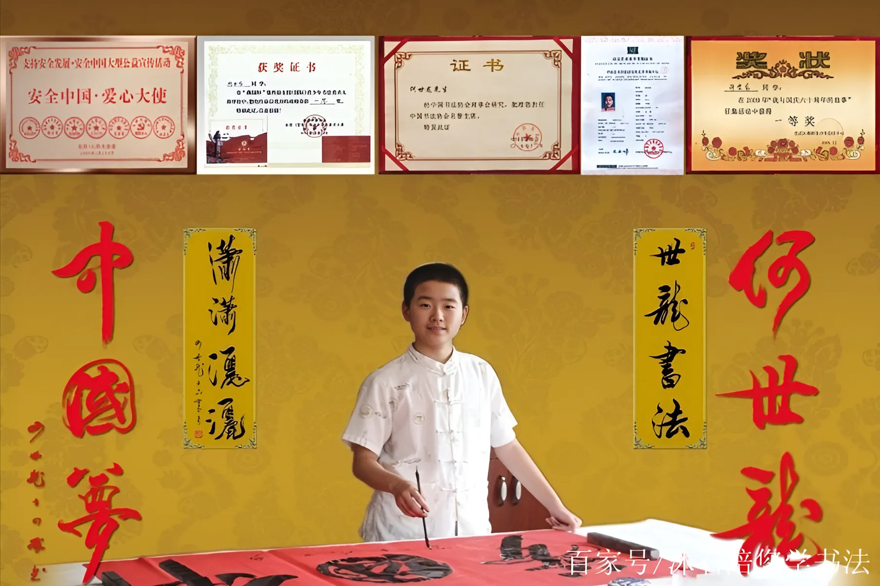 Thần đồng thư pháp Trung Quốc - Hà Thế Long. Ảnh: Baidu