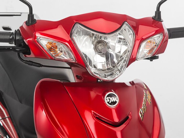 SYM Elegant 110cc sở hữu đèn pha halogen, thiết kế thể thao.