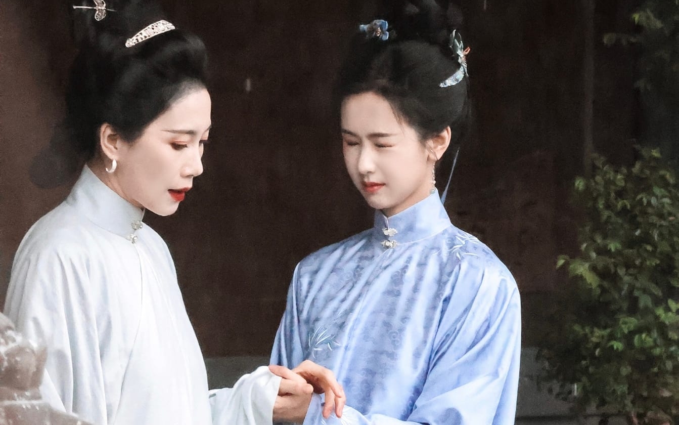 Trần Đô Linh và Ôn Tranh Vanh vào vai mẹ con trong phim cổ trang 