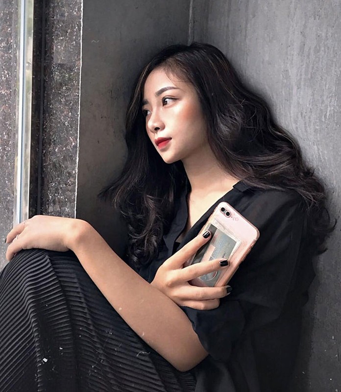 Với gương mặt xinh xắn như hot girl, vóc dáng thon gọn cùng chiều cao 1,66m, Nhật Linh từng lọt vào đêm chung khảo cuộc thi 