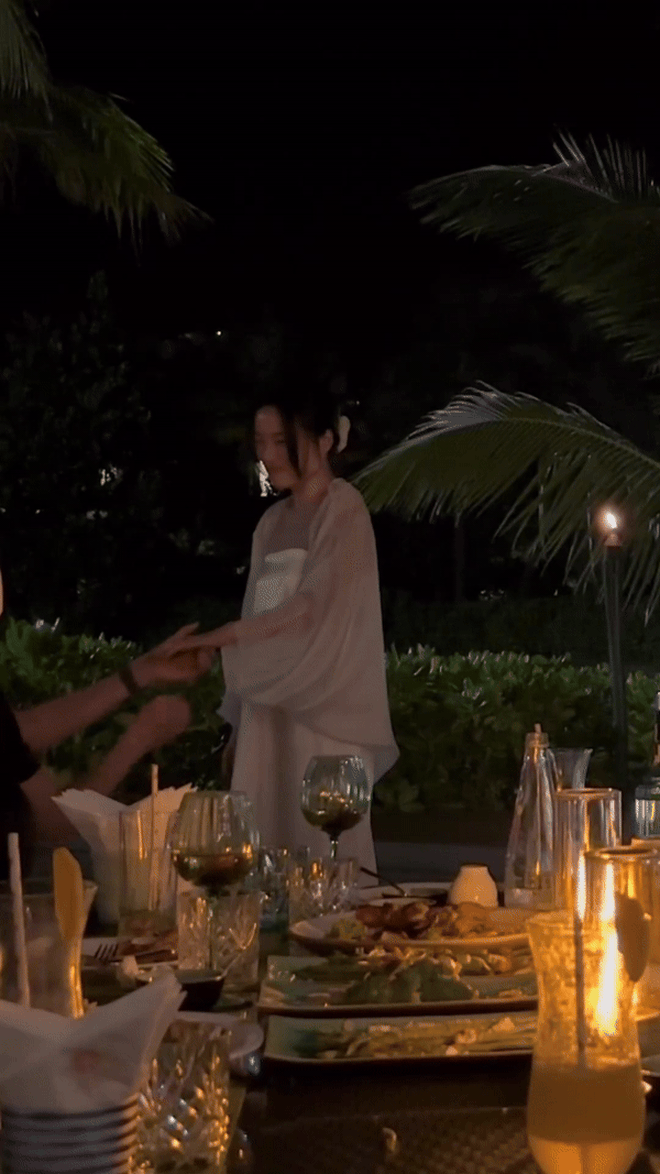 Trọn vẹn khoảnh khắc cầu hôn ngọt ngào của cặp đôi