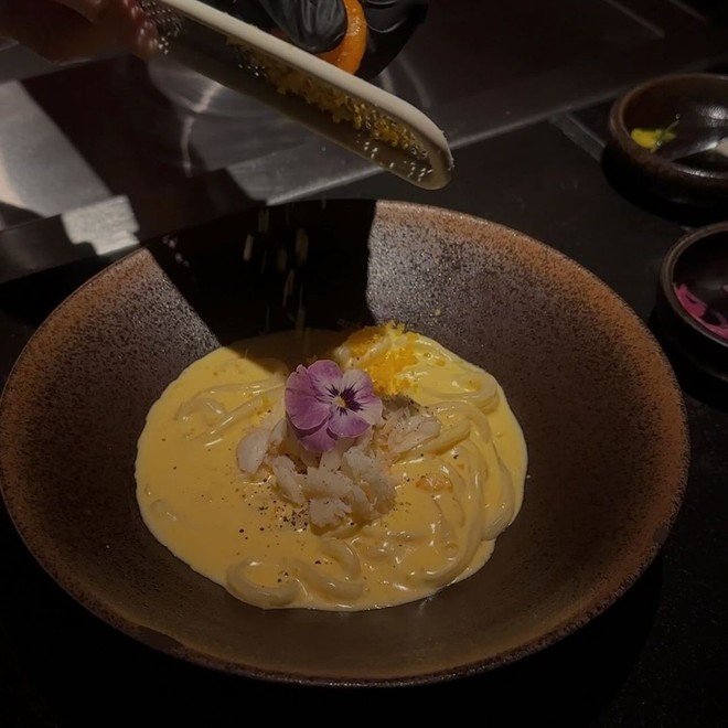 Nga Anh thường xuyên check-in tại các nhà hàng cao cấp với các món ăn đặc sắc, sang trọng (Ảnh: Instagram nhân vật)