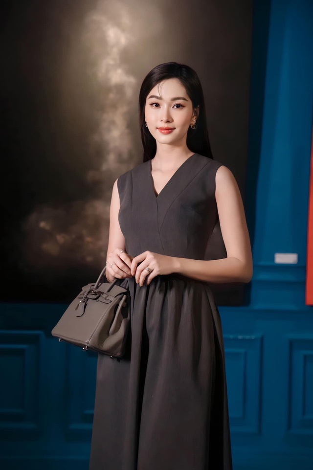 Sau khi sinh con, nhan sắc của Đặng Thu Thảo ngày càng thăng hạng