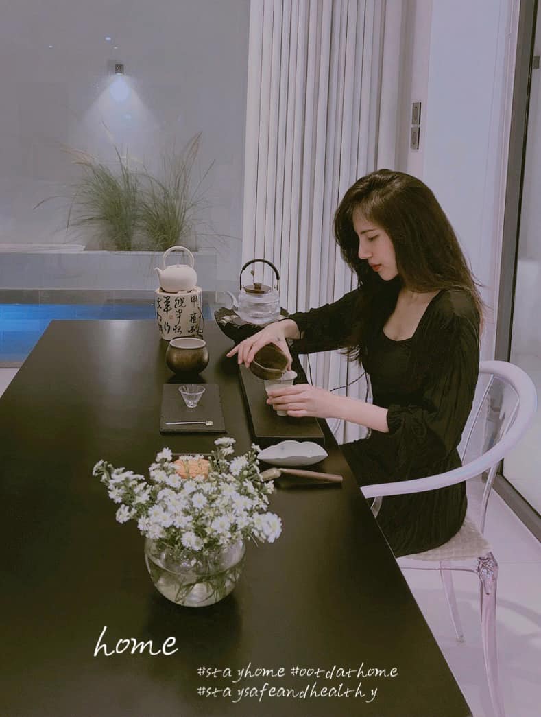 Những chia sẻ của Thủy Tiên trong khoảng năm 2022 - 2023 hầu như về cuộc sống bình yên bên chồng con