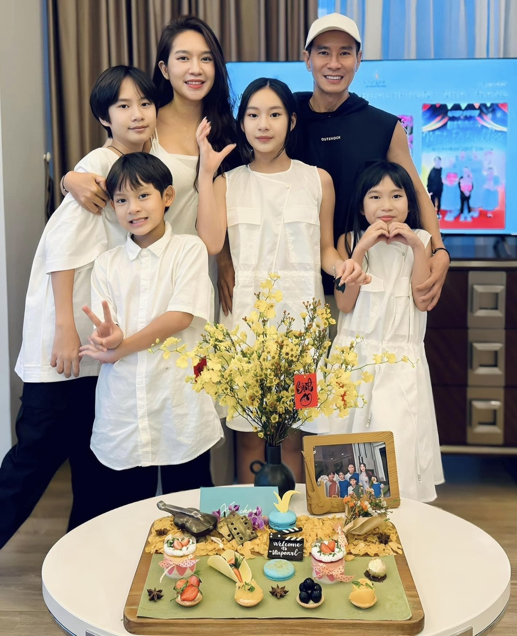 Lúc rảnh, Lý Hải và Minh Hà dồn hết thời gian chăm sóc gia đình. Cặp đôi thường xuyên khoe khoảnh khắc đời thường cả gia đình bên nhau vui vẻ. Lý Hải kết hôn với Minh Hà vào năm 2011, hiện có 4 người con gồm Rio, Cherry, Sunny và Mio.