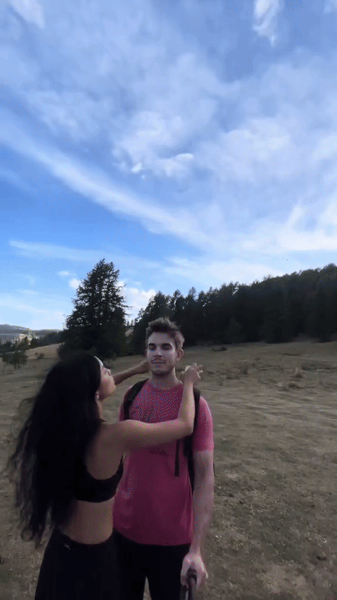 Cặp đôi vô cùng ngọt ngào trong chuyến rong ruổi châu Âu.