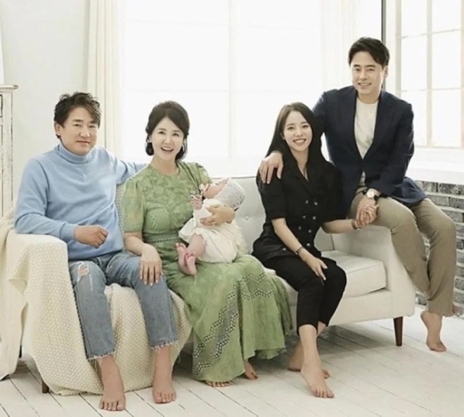 Lee Young Ha - Sun Woo Eun Sook cùng con trai và con dâu