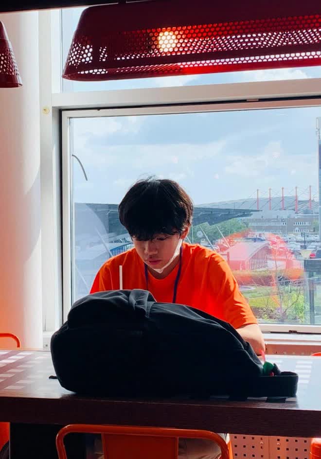 Nhóc tỳ khá tự lập, có thể một mình tham gia các chuyến ngoại khóa ở nước ngoài