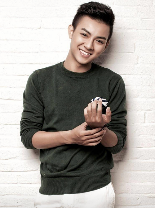 Năm 2014, nam ca sĩ tham gia Gương mặt thân quen và xuất sắc đăng quang Quán quân