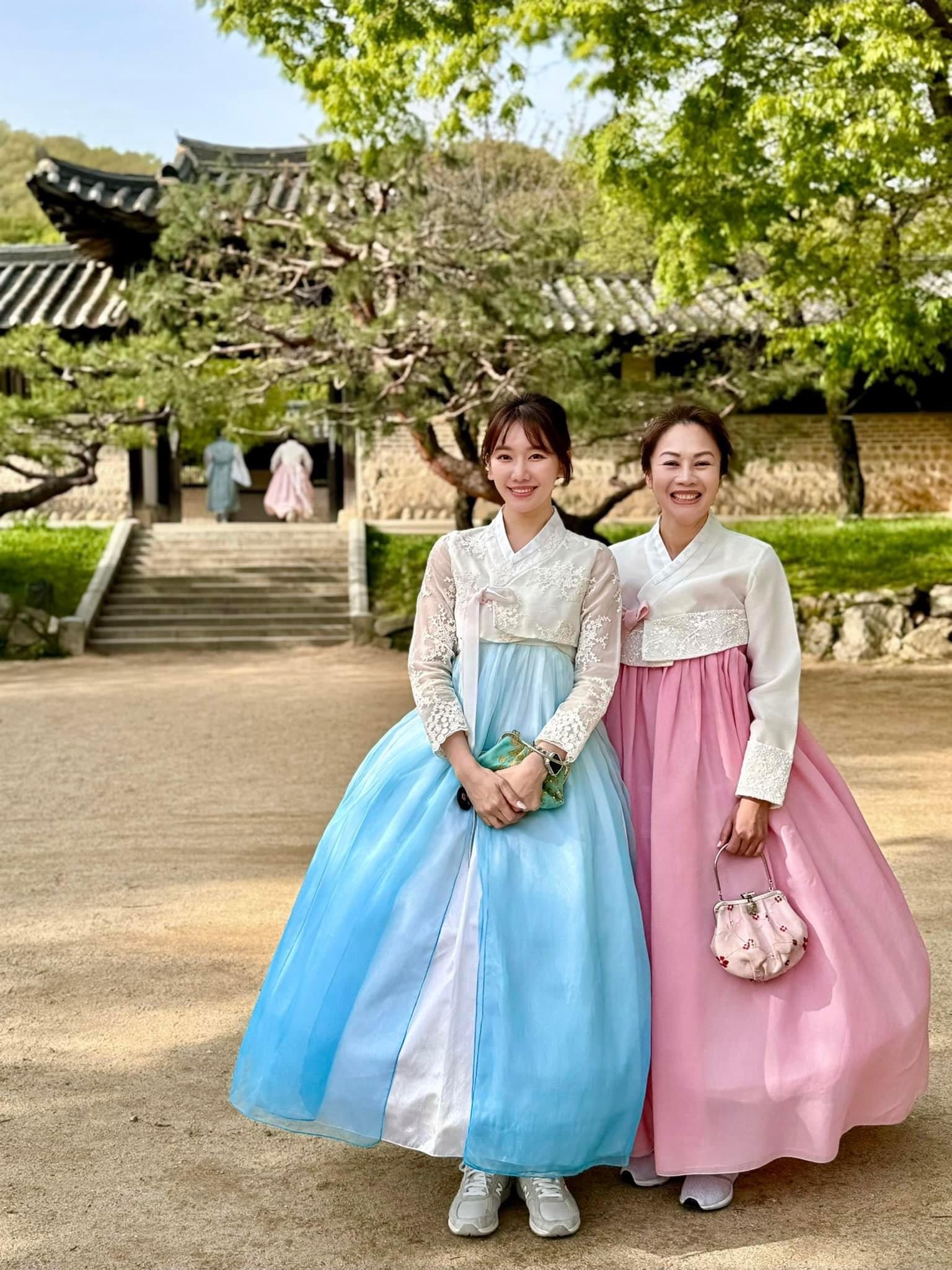 Nữ ca sĩ sinh năm 1985 cho biết hiện tại cô đang ở Hàn Quốc