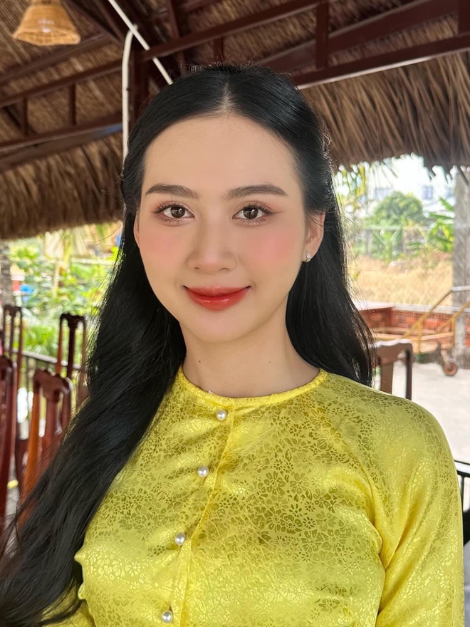 Bạn gái Hoài Lâm sở hữu gương mặt ưa nhìn, khá xinh xắn