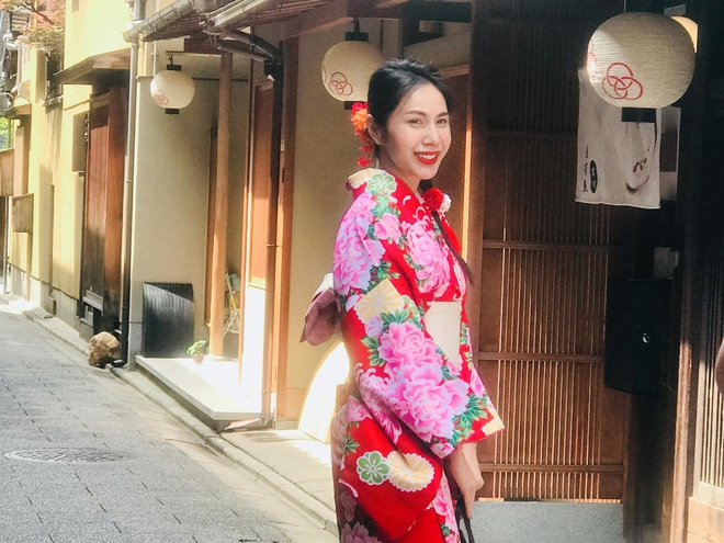 Sau biến cố, Thủy Tiên dần trở lại MXH. Cô thỉnh thoảng đăng ảnh du lịch cùng gia đình