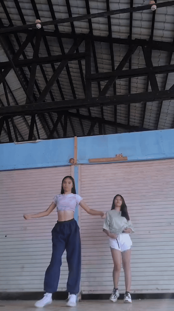 Ponytail Girls gửi lời chào đến Việt Nam