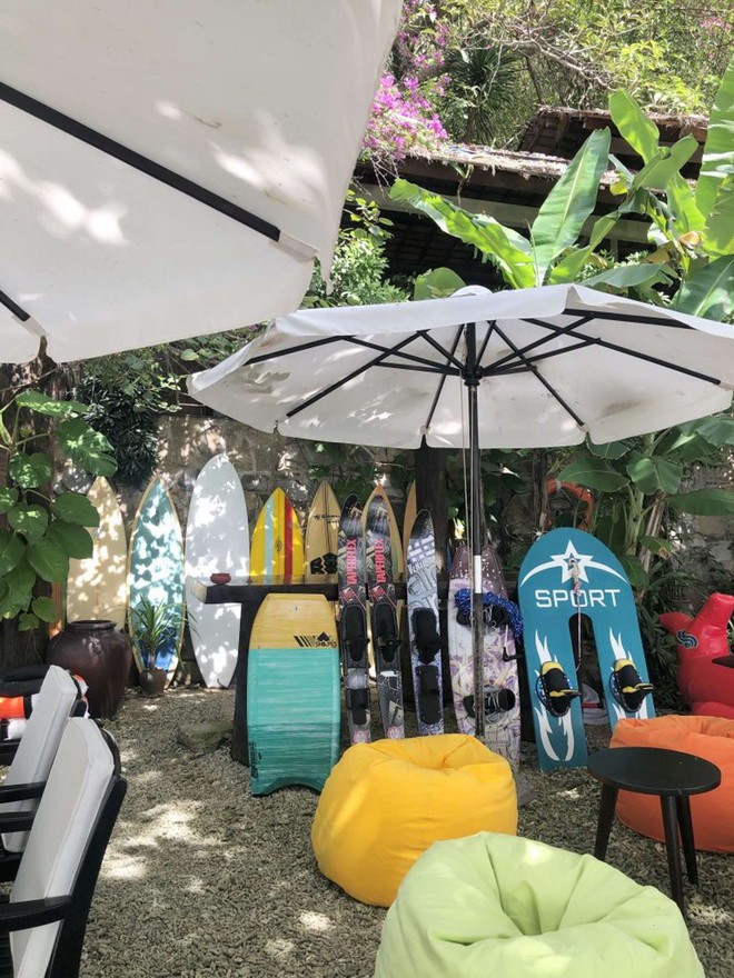 Du khách có thể tuỳ chọn rất nhiều trải nghiệm trên bờ biển ở hòn Miễu (Ảnh Lê V.T.Uyên, ST)