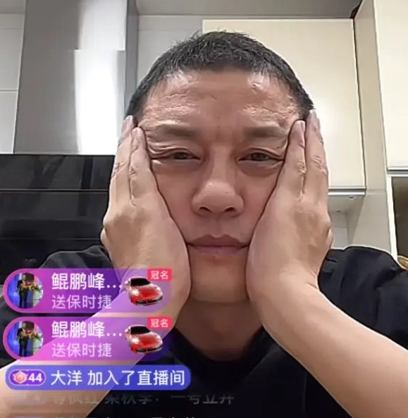 Lý Á Bằng kể khổ, khóc lóc trên sóng livestream vì lâm vào cảnh nợ nần không lối thoát