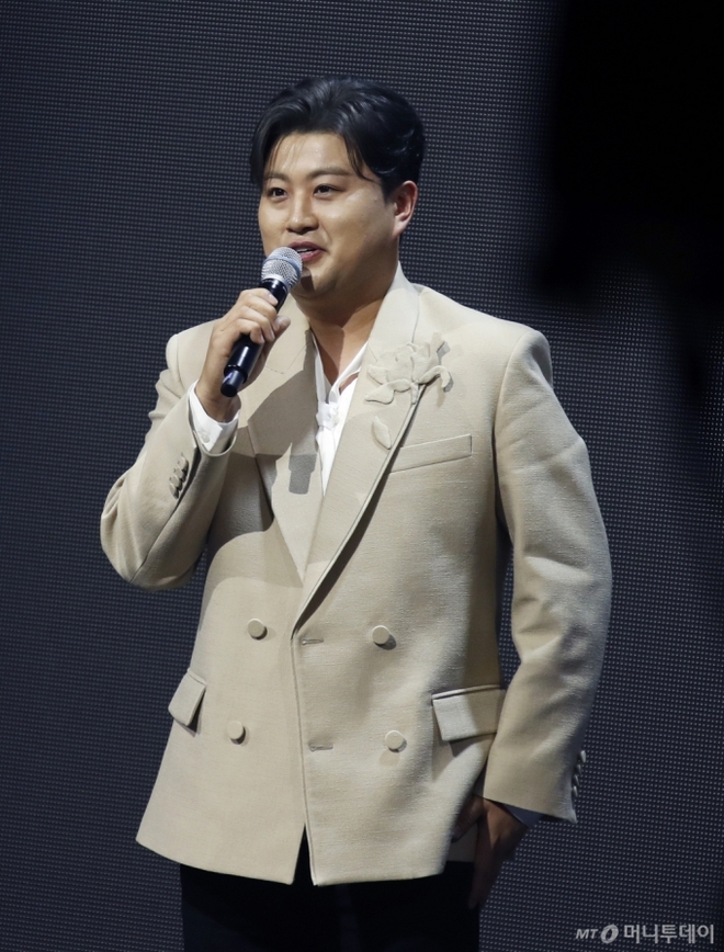 Kim Ho Joong đã hoạt động trong làng giải trí Hàn được hơn 10 năm