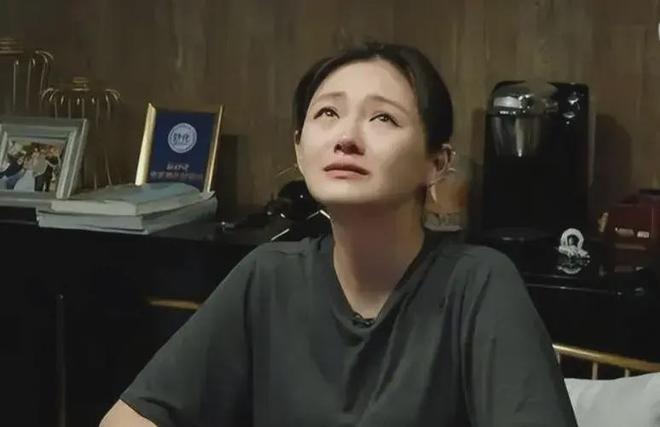 Từ Hy Viên được tiết lộ đang vô cùng căng thẳng sau khi rơi cảnh kiệt quệ kinh tế