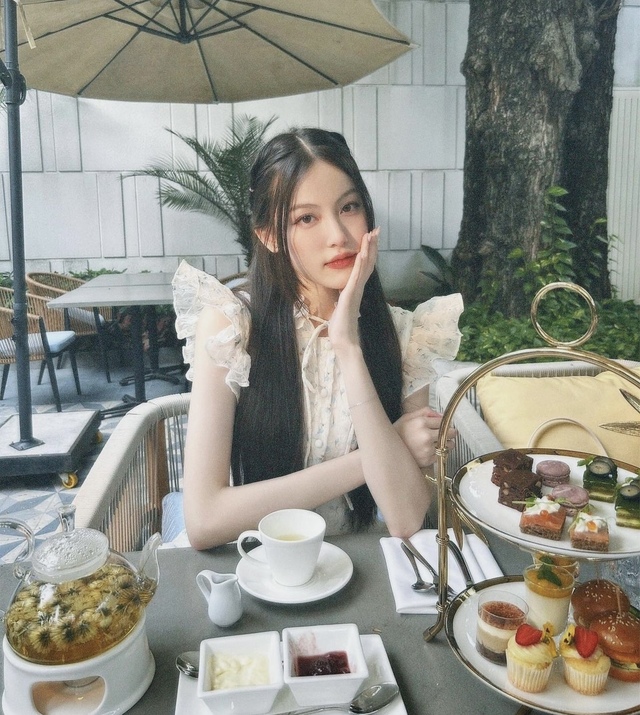 Tình tin đồn của HIEUTHUHAI sở hữu nhan sắc ngọt ngào dịu dàng