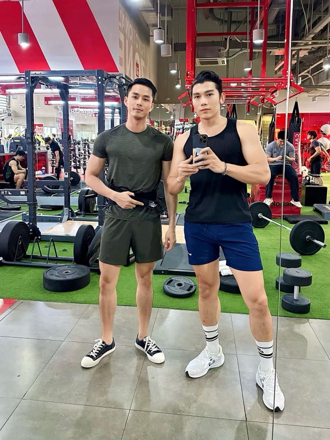 Hiện tại cư dân mạng đang chia nhiều luồng ý kiến, người chúc phúc cặp đôi nhưng người thì đợi chính chủ lên tiếng xác nhận