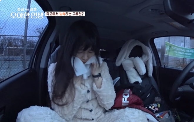 Goo Hye Sun vệ sinh cá nhân bằng khăn ướt...