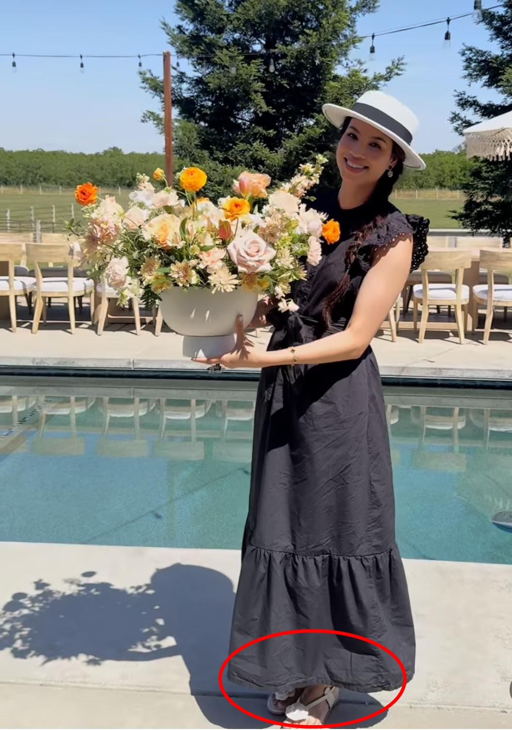 Phu nhân hào môn còn đi dép bệt, đây là món đồ được nhiều mẹ bầu lựa chọn để di chuyển an toàn