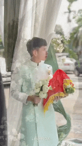 Hồng Duy đem theo dàn tráp đến nhà cô Kiều Oanh ăn hỏi