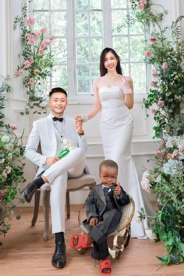 Thời gian qua, hình ảnh của cặp đôi cũng bị cư dân mạng lấy để gán ghép, 